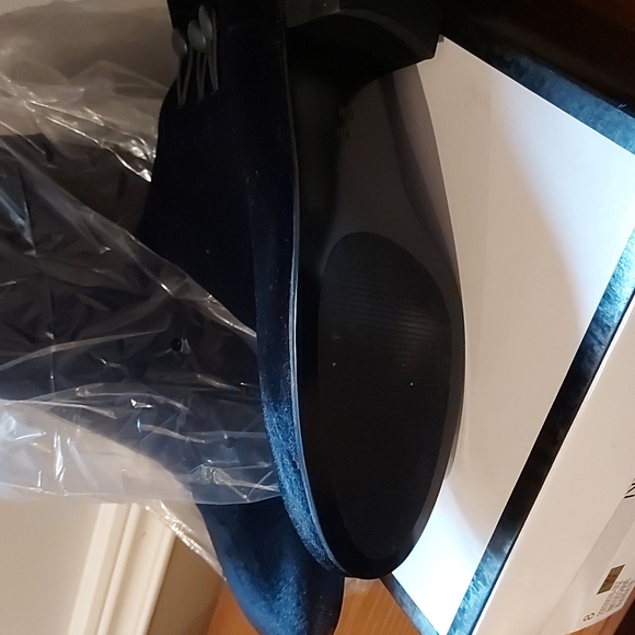 Brend new booties - Picture 2 of 4